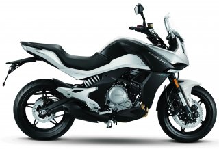 CFMOTO-650MT-2017-WHITE-LAT_adjust.jpg